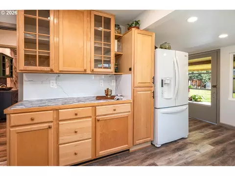 Kitchen - 1883 7th St, Springfield, OR 97477 photo 3 of 4