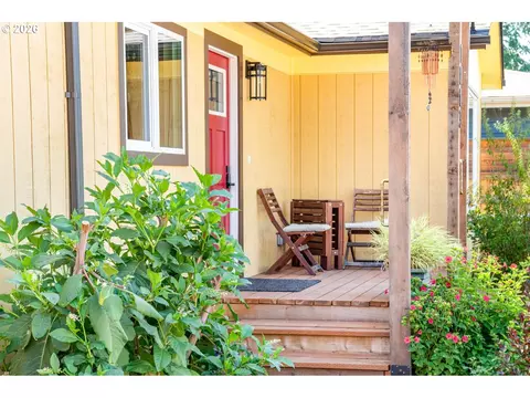 Exterior - 1883 7th St, Springfield, OR 97477 photo 3 of 10