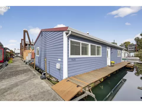 11630 N Island Cove Ln, Portland, OR 97217