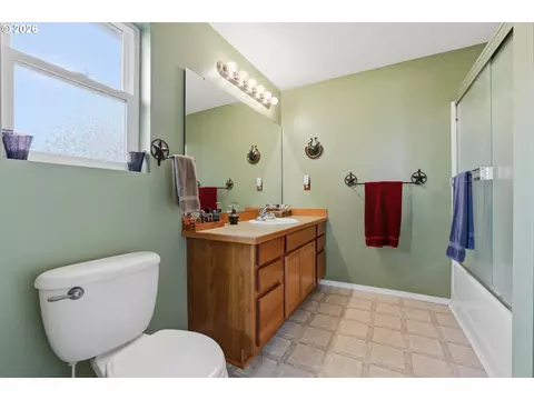 Bath - 46725 SE George Rd, Estacada, OR 97023 photo 2 of 4