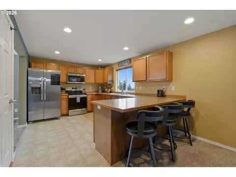 Kitchen - 46725 SE George Rd, Estacada, OR 97023 photo 4 of 4