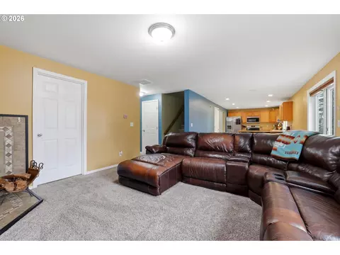 Living - 46725 SE George Rd, Estacada, OR 97023 photo 5 of 5