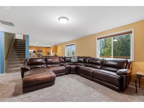 Living - 46725 SE George Rd, Estacada, OR 97023 photo 4 of 5