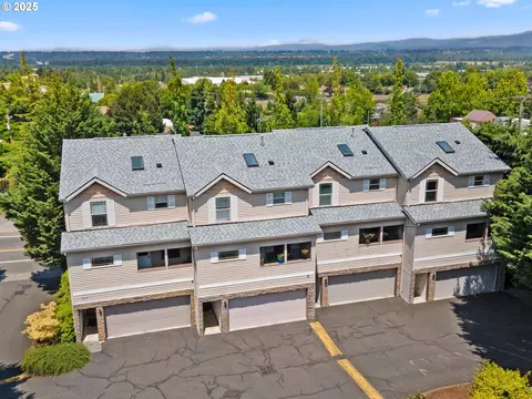 12130 NE Fremont St #4, Portland, OR 97220