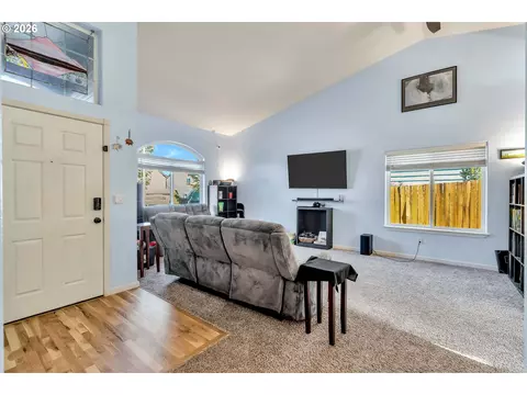 Entry Way - 1558 SE Jasmine Way, Gresham, OR 97080 photo 2 of 2