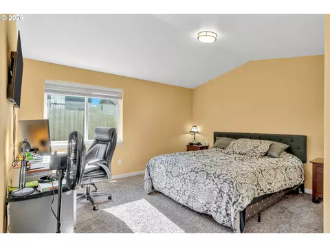 Bedroom - 1558 SE Jasmine Way, Gresham, OR 97080 photo 3 of 4
