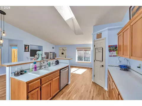 Kitchen - 1558 SE Jasmine Way, Gresham, OR 97080 photo 3 of 3