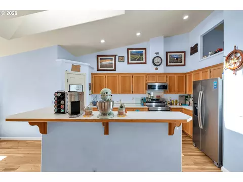 Kitchen - 1558 SE Jasmine Way, Gresham, OR 97080 photo 1 of 3