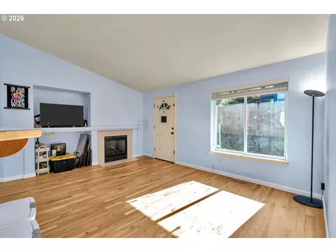 Living - 1558 SE Jasmine Way, Gresham, OR 97080 photo 4 of 5
