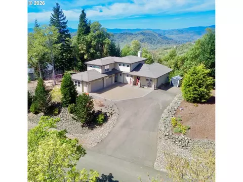 1196 Southridge Way, Roseburg, OR 97470