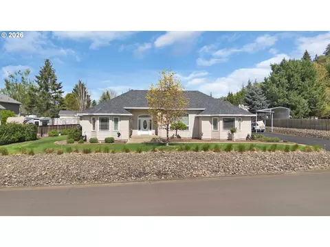 402 Martha Dr, Winchester, OR 97495