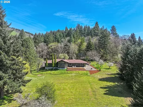 201 NW Country Place Rd, White Salmon, WA 98672