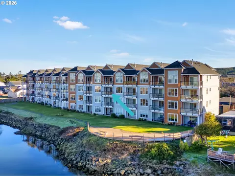 1000 N Holladay Dr #304, Seaside, OR 97138