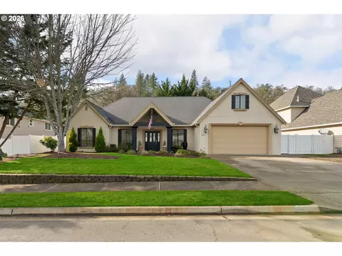 2402 NW Canterbury Dr, Roseburg, OR 97471