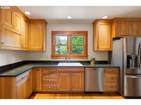 Kitchen - 1969 Villard St, Eugene, OR 97403 photo 2 of 3