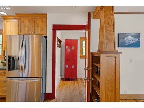 Entry Way - 1969 Villard St, Eugene, OR 97403 photo 3 of 4