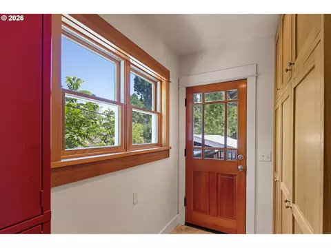 Entry Way - 1969 Villard St, Eugene, OR 97403 photo 4 of 4