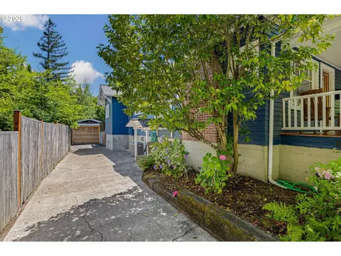 Exterior - 1969 Villard St, Eugene, OR 97403 photo 3 of 12