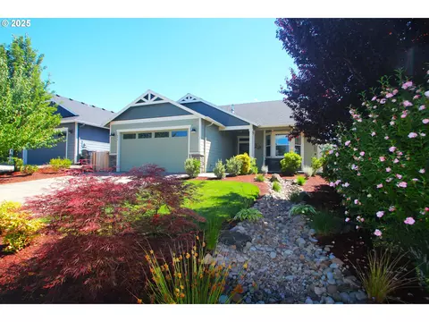 374 SW Applegate Trail Dr, Dallas, OR 97338