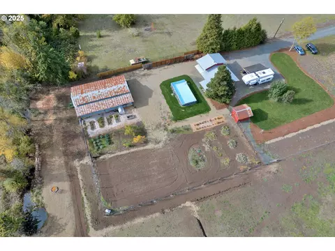 30306 Camas Swale Rd, Creswell, OR 97426