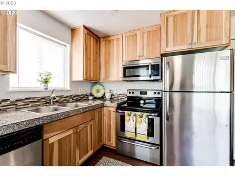 Kitchen - 686 Bethel Dr, Eugene, OR 97402 photo 2 of 2