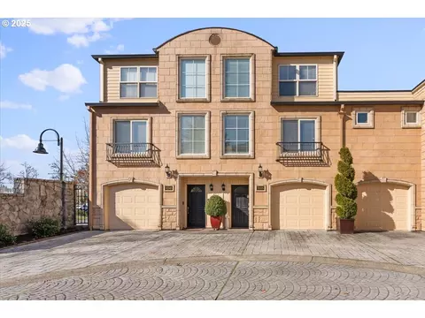 8335 SW Seneca St, Tualatin, OR 97062