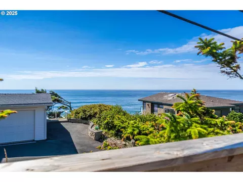1322 SW Coast Ave, Lincoln City, OR 97367