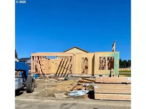 342 W 17th St, Lafayette, OR 97127
