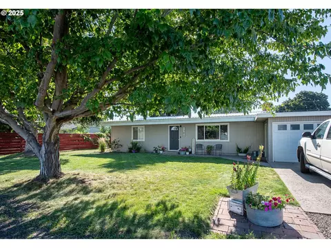 1308 25th St, La Grande, OR 97850