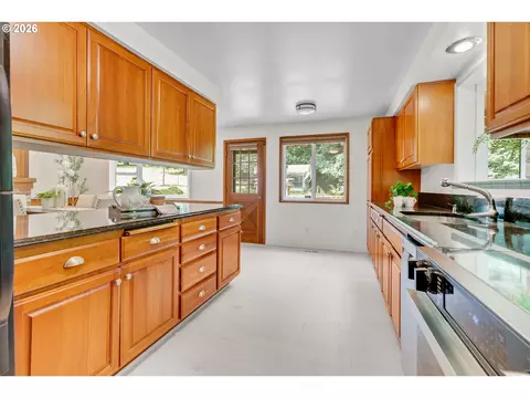 Kitchen - 33828 SE Francis Rd, Gresham, OR 97080 photo 2 of 3