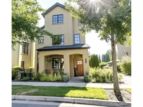 3017 Lord Byron Pl, Eugene, OR 97408