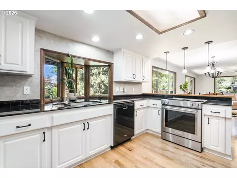 Kitchen - 1105 SW 10th Dr, Gresham, OR 97080 photo 5 of 6