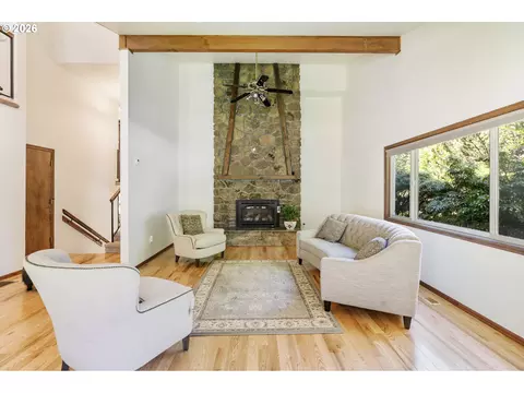 Living - 1105 SW 10th Dr, Gresham, OR 97080 photo 2 of 5