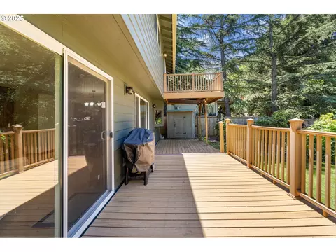 Exterior - 1105 SW 10th Dr, Gresham, OR 97080 photo 6 of 10