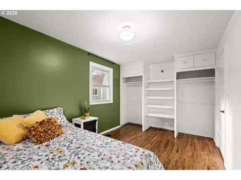 Bedroom - 715 SW 27th St, Pendleton, OR 97801 photo 3 of 4