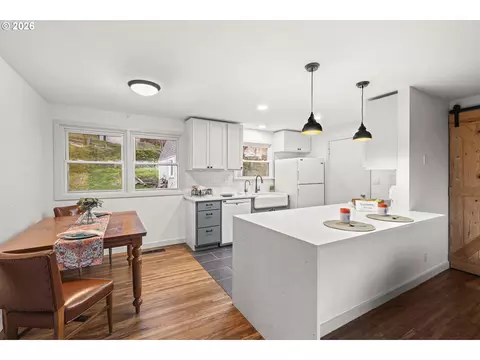 Kitchen - 715 SW 27th St, Pendleton, OR 97801 photo 1 of 5