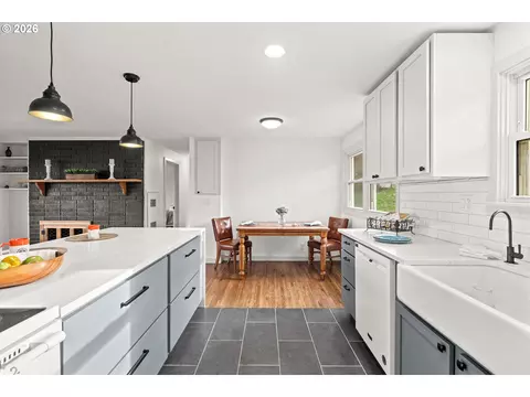 Kitchen - 715 SW 27th St, Pendleton, OR 97801 photo 5 of 5