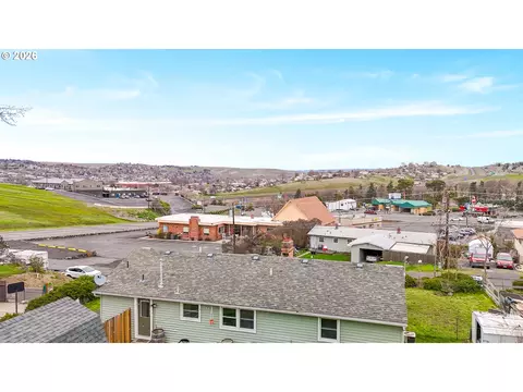 View/Area - 715 SW 27th St, Pendleton, OR 97801 photo 4 of 4