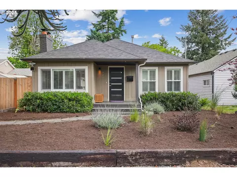 7913 SE Henderson St, Portland, OR 97206