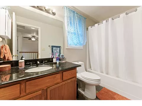 Bath - 1005 SW 4th St, Gresham, OR 97080 photo 2 of 3