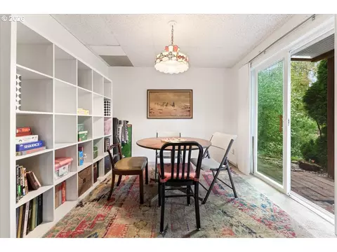 Dining - 1005 SW 4th St, Gresham, OR 97080 photo 4 of 5