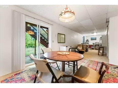 Dining - 1005 SW 4th St, Gresham, OR 97080 photo 5 of 5