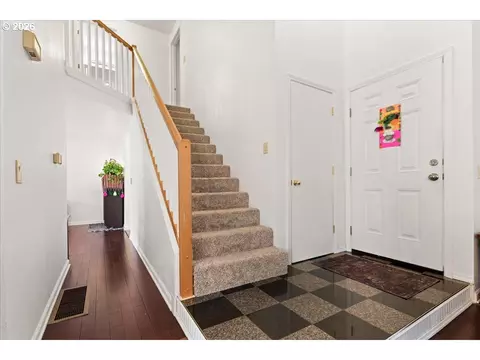 Entry Way - 1005 SW 4th St, Gresham, OR 97080 photo 1 of 2