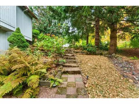 Exterior - 1005 SW 4th St, Gresham, OR 97080 photo 9 of 10