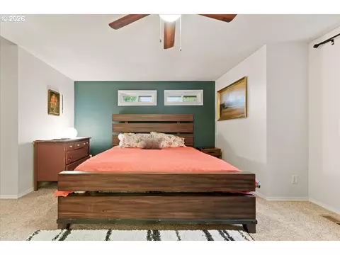 Bedroom - 1005 SW 4th St, Gresham, OR 97080 photo 6 of 7