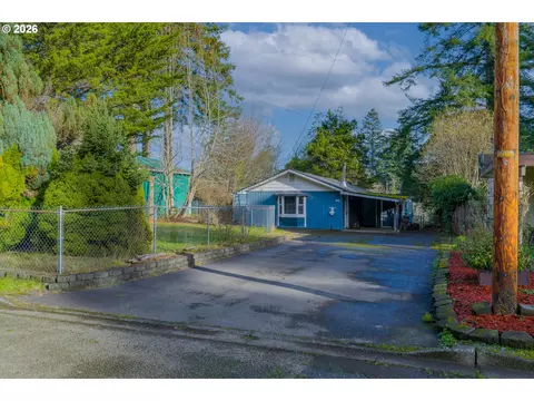 1594 N Hemlock St, Coquille, OR 97423