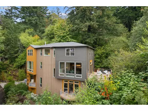 4632 SW 18th Pl, Portland, OR 97239