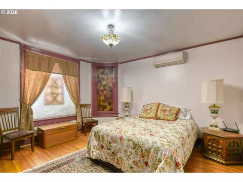 Bedroom - 335 SW Court Ave, Pendleton, OR 97801 photo 1 of 11