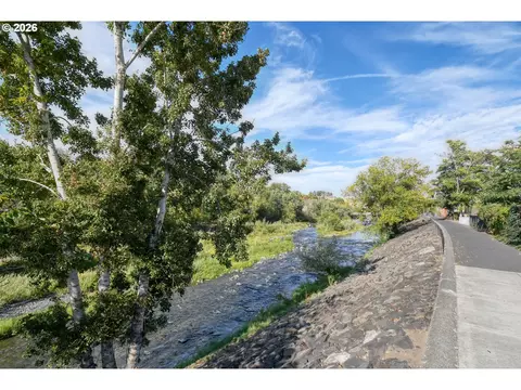 View/Area - 335 SW Court Ave, Pendleton, OR 97801 photo 2 of 2