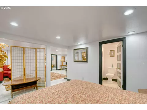 Bedroom - 335 SW Court Ave, Pendleton, OR 97801 photo 6 of 11